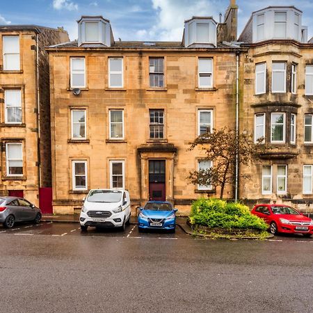 Cosy Retreat - Charming 2-Bed Apartment Greenock Exteriér fotografie