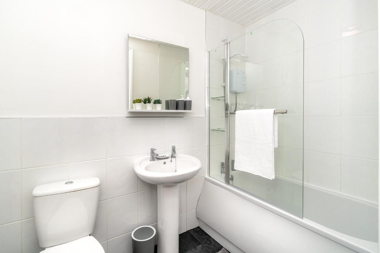 Cosy Retreat - Charming 2-Bed Apartment Greenock Exteriér fotografie