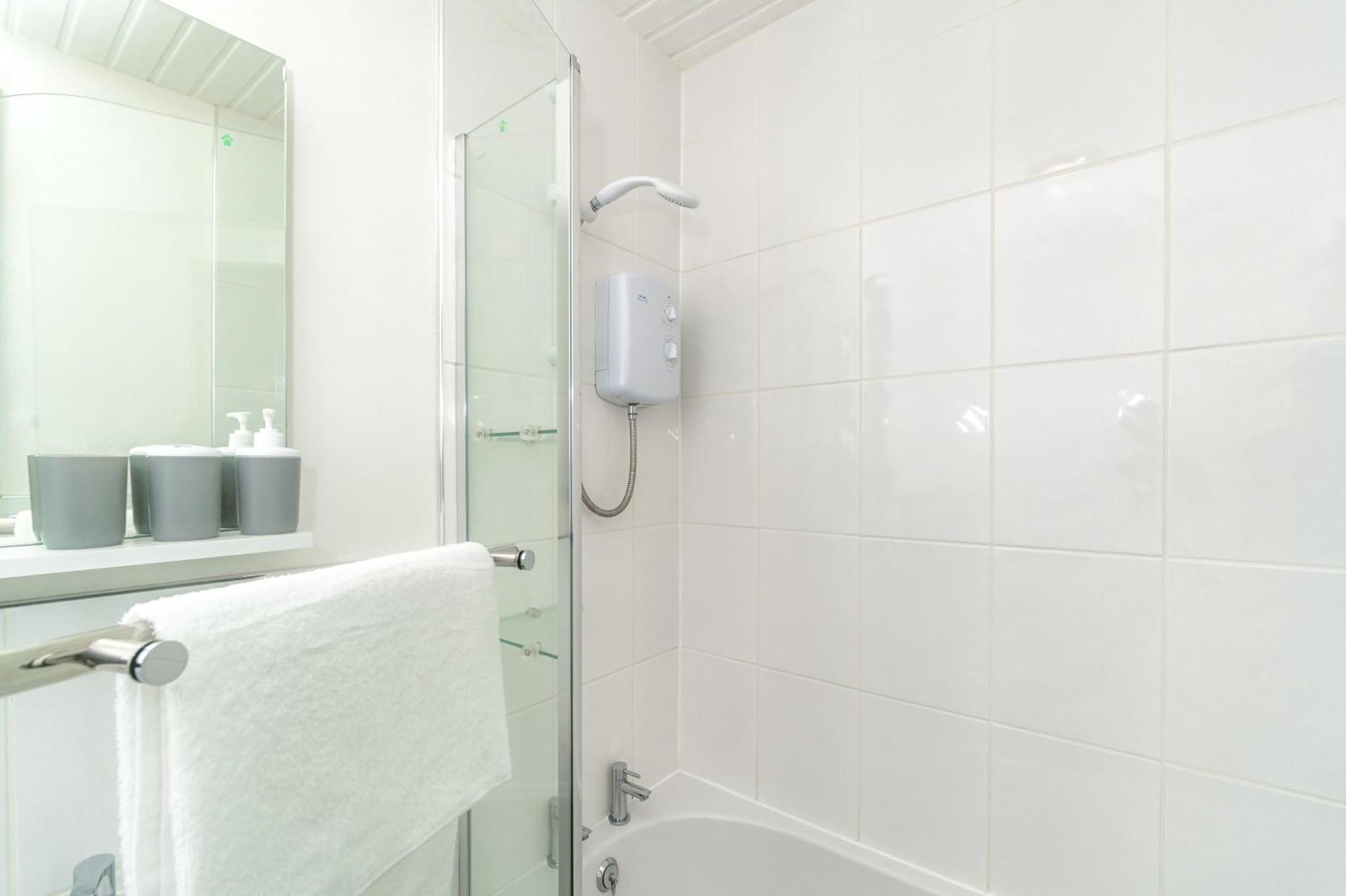 Cosy Retreat - Charming 2-Bed Apartment Greenock Exteriér fotografie