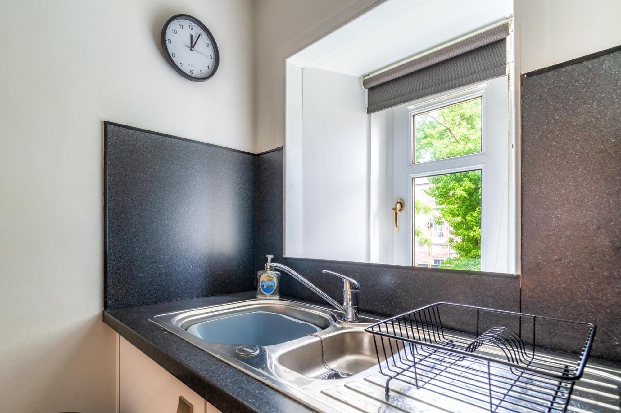 Cosy Retreat - Charming 2-Bed Apartment Greenock Exteriér fotografie