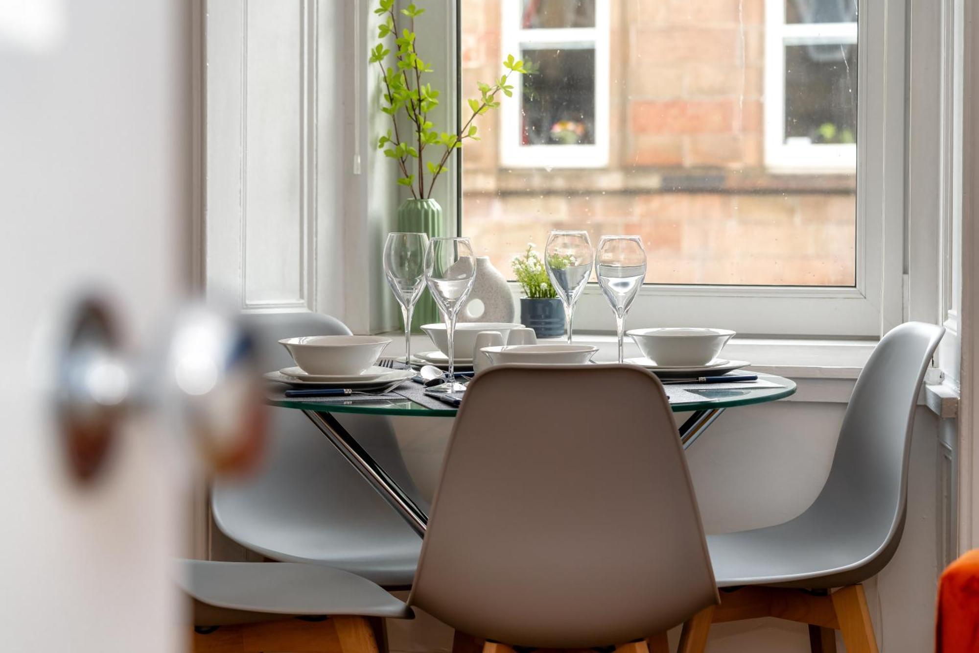 Cosy Retreat - Charming 2-Bed Apartment Greenock Exteriér fotografie