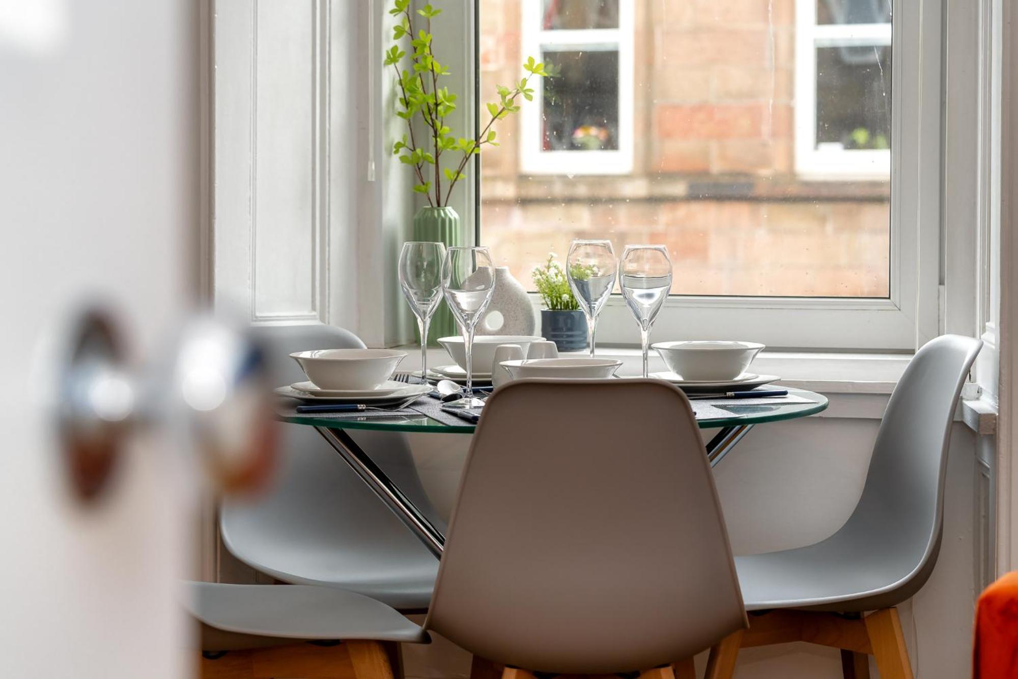 Cosy Retreat - Charming 2-Bed Apartment Greenock Exteriér fotografie